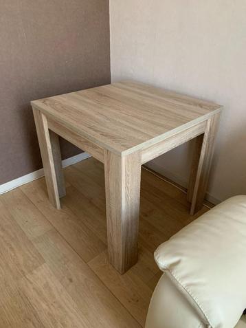 Belle table de salon beschikbaar voor biedingen
