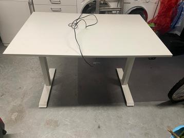 Elektronische Bureau tafel  beschikbaar voor biedingen
