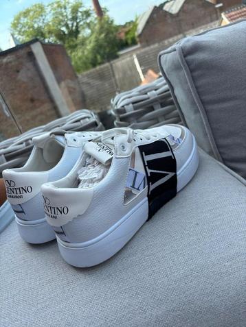 valentino garavani shoes beschikbaar voor biedingen