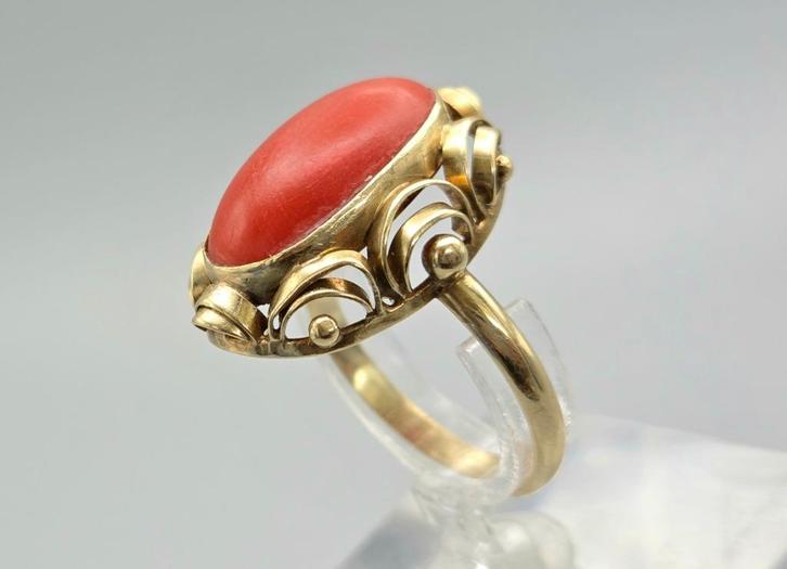Gouden vintage ring met bloedkoraal. 2025/552., Handtassen en Accessoires, Antieke sieraden, Ring, Goud, Met edelsteen, Verzenden