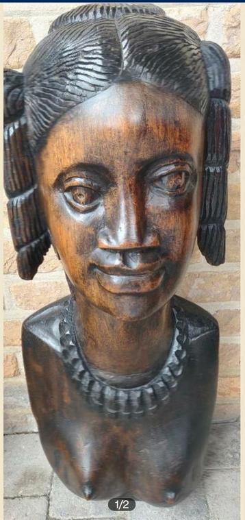 Afrikaanse vrouwelijke buste  beschikbaar voor biedingen