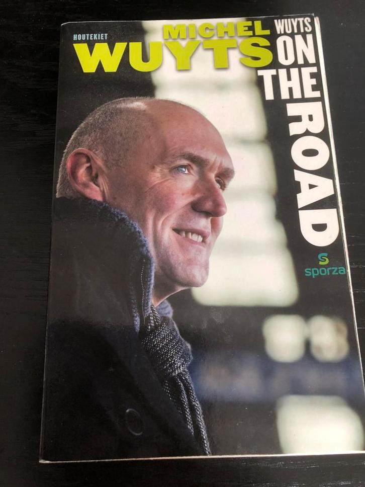 Michel Wuyts - Wuyts on the road (wielrenner), Boeken, Sportboeken, Gelezen, Lopen en Fietsen, Ophalen of Verzenden