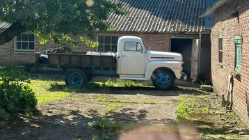 Ford F4 D2 1952 project barnfind  disponible aux enchères