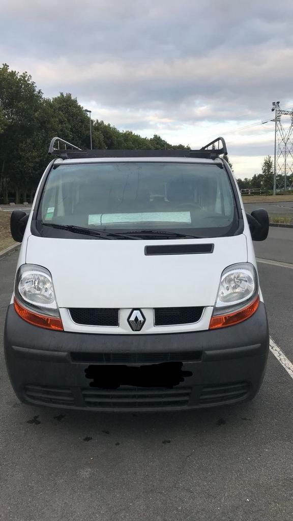 Renault trafic 9 place, Auto's, Bestelwagens en Lichte vracht, Renault, Diesel, 5 deurs, Handgeschakeld, Wit, Overige bekleding