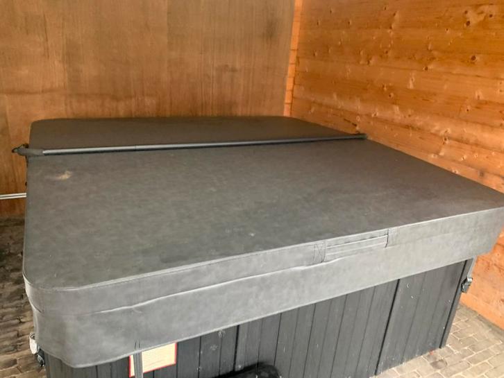 Jacuzzi pratiquement neuf, Jardin & Terrasse, Bains à remous et Spas, Comme neuf, Enlèvement