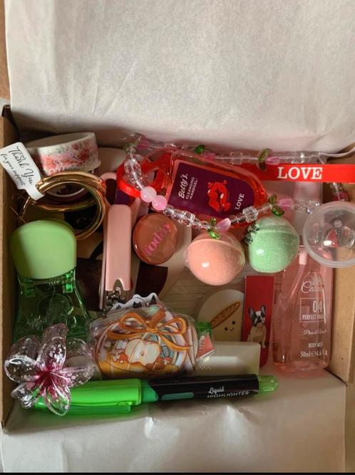 Box/boîte mystère/scoop/surprise/cadeau, Handtassen en Accessoires, Uiterlijk | Cosmetica en Make-up, Nieuw, Accessoires, Overige kleuren
