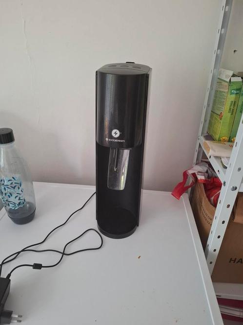 Volautomatische sodastream e-terra met co²fles, Elektronische apparatuur, Bruiswatermachines, Zo goed als nieuw, Ophalen