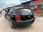 BMW 1 SERIE ✅ 1 REEKS 118i CARPLAY GARANTIE, Auto's, 4 cilinders, Zwart, 125 kW, Velours