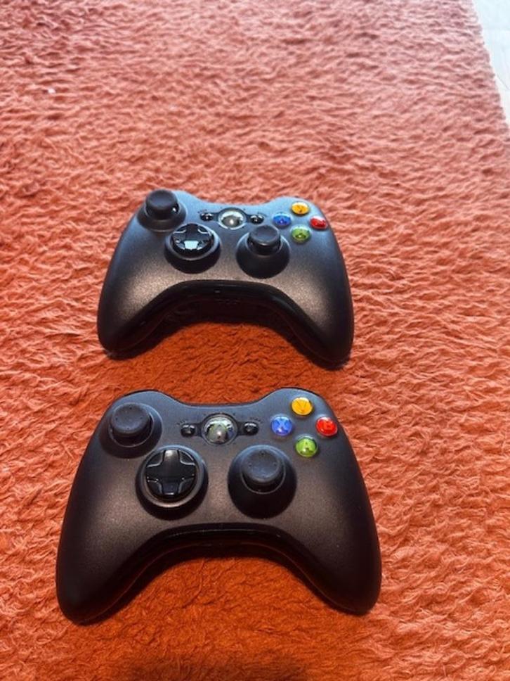 Xbox 360 als nieuw + 2 controllers + 3 games, Games en Spelcomputers, Games | Xbox 360, Zo goed als nieuw, Ophalen