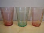 3 gekleurde glazen, hoogte 9 x diameter boven 6,5cm, Verzamelen, Glas en Drinkglazen, Ophalen of Verzenden