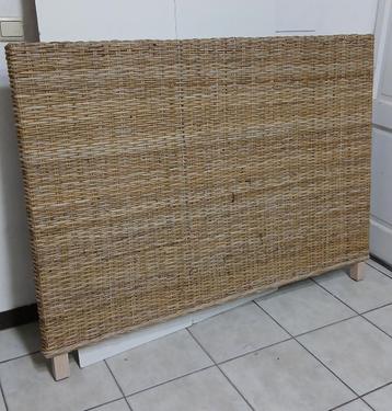 Hoofdbord van alpine rotan beschikbaar voor biedingen