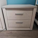 Stevige houten nachttafel (als nieuw), Ophalen, Zo goed als nieuw