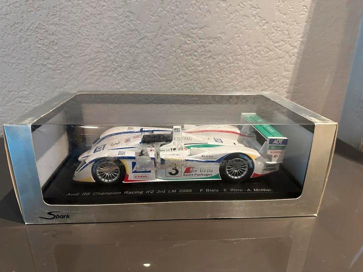 1/18 Audi R8 Champion Racing - Spark, Hobby & Loisirs créatifs, Voitures miniatures | 1:18, Enlèvement ou Envoi