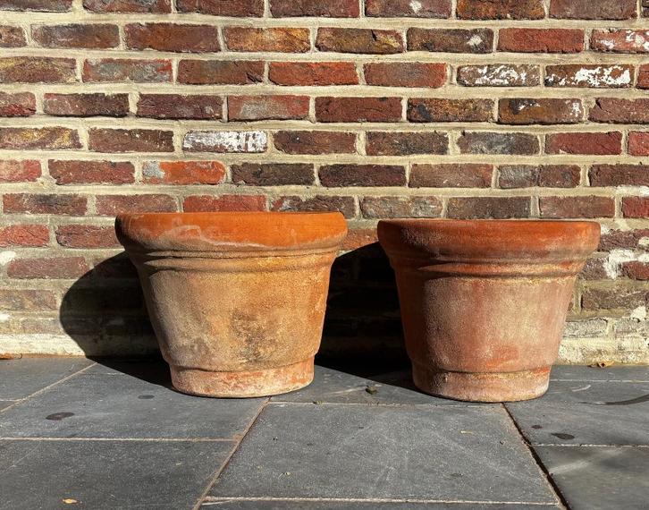 2 x grote bloempot handgemaakt terra-cotta rond., Tuin en Terras, Bloempotten, Gebruikt, Terracotta, Balkon, Tuin, Minder dan 40 cm
