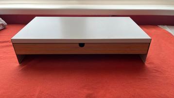 Monitor standaard met schuifje  beschikbaar voor biedingen