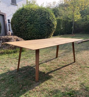 Eiken  (eet) tafel beschikbaar voor biedingen