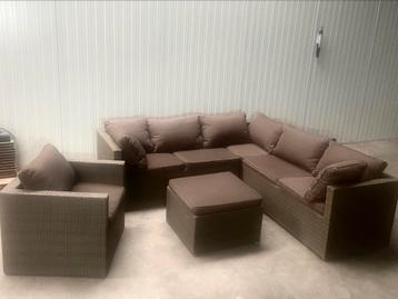 Zeer mooie en comfortabele loungeset voor buitengebruik beschikbaar voor biedingen
