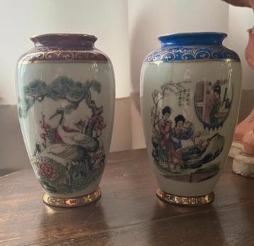 Vintage chinese vaasjes  beschikbaar voor biedingen