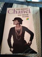 Chanel - een vrouw alleen, Boeken, Ophalen