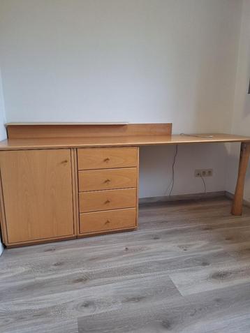 Bureau met lades en kastje, beukenfineer beschikbaar voor biedingen