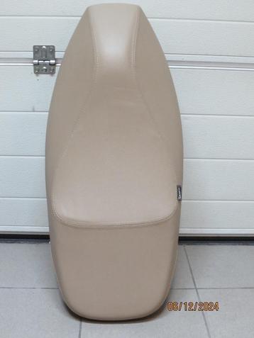 Beige zadel van GTS 125-250-300 ,wielen , overtrek ,schoenen beschikbaar voor biedingen