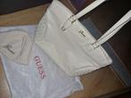 GUESS handtas + muts van Guess., Enlèvement ou Envoi, Neuf, Blanc, Sac à bandoulière