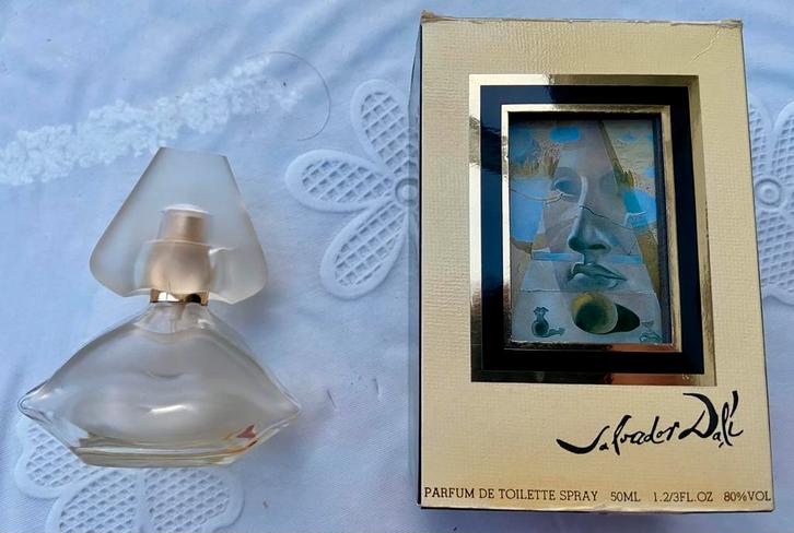 Bouteille Salvador Dali avec sa boîte, Collections, Parfums, Comme neuf, Plein, Enlèvement ou Envoi