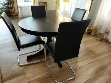 Uitschuifbare tafel 8 personen 6 stoelen beschikbaar voor biedingen
