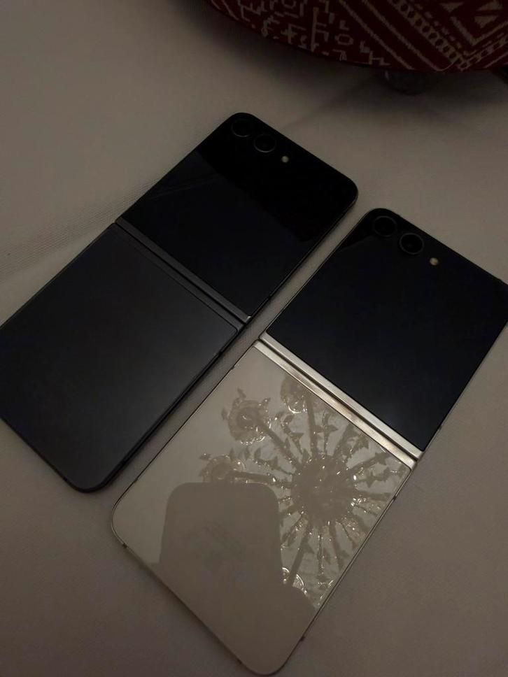 2 Samsung Galaxy Z Flip 5 (description), Télécoms, Téléphonie mobile | Samsung, Comme neuf, Galaxy Z Flip, 256 GB, Sans abonnement