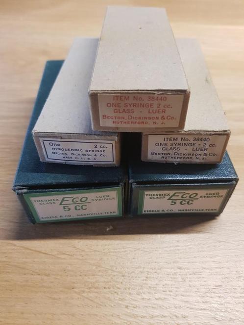 WWII lot de seringues U.S. de 2 cc et 5  U.S. etat neuf de s, Verzamelen, Militaria | Tweede Wereldoorlog, Overige soorten, Overige typen