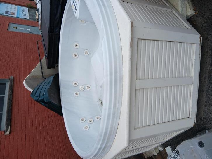 Jacuzzi gratis geleverd geplaatst, Tuin en Terras, Bubbelbaden en Hottubs, Zo goed als nieuw, Ophalen of Verzenden
