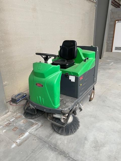 Dibo Veegmachine Model 1280E, Articles professionnels, Machines & Construction | Entretien & Nettoyage, Enlèvement