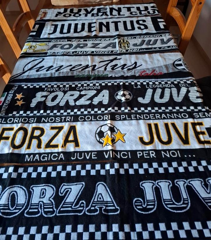 SJAALS VOOR SUPPORTERS VAN JUVENTUS., Verzamelen, Sportartikelen en Voetbal, Zo goed als nieuw, Ophalen of Verzenden