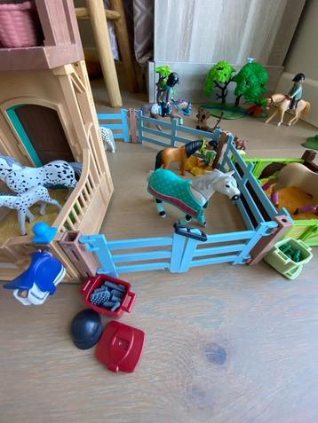 Playmobil Paardenhuis en toebehoren beschikbaar voor biedingen