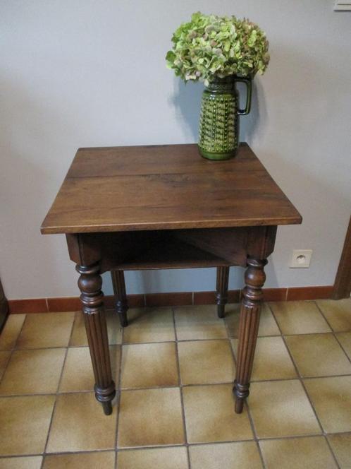 Oud massief bijzettafeltje / kaarttafeltje, Maison & Meubles, Tables | Tables d'appoint, Comme neuf, Carré, 60 cm ou plus, Moins de 55 cm