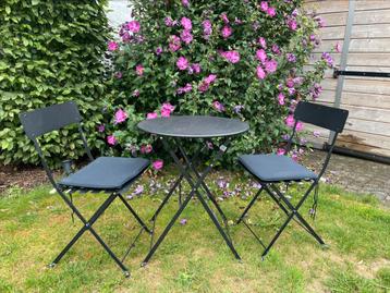 Zwarte bistroset incl zitkussens en verstevigde poten beschikbaar voor biedingen
