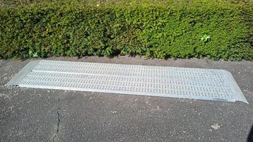 Oprijplaten aluminium L 300cm x B 31,5cm x D 4cm, 2 stuks beschikbaar voor biedingen