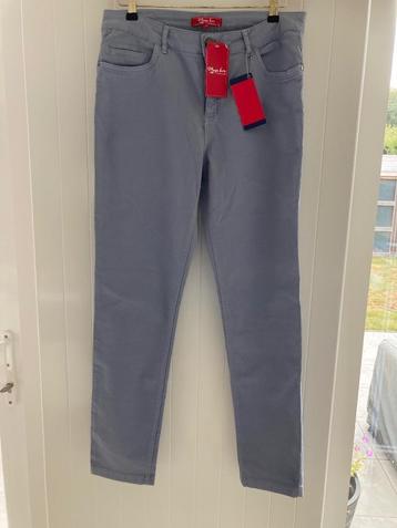 Nieuwe broek Plage d’or beschikbaar voor biedingen