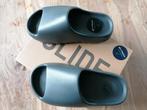 Adidas Yeezy Slide Granite Taille 42 NOUVEAU, Chaussons, Enlèvement, Yeezy, Neuf