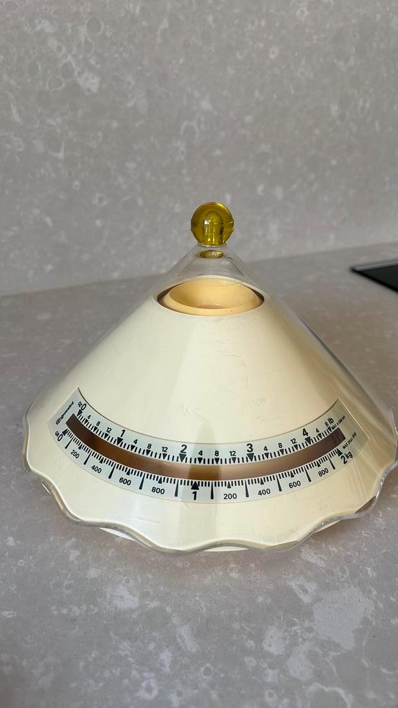 Vintage Guzzini - Dolly Guzzini Keukenweegschaal, Antiek en Kunst, Antiek | Keukengerei, Ophalen