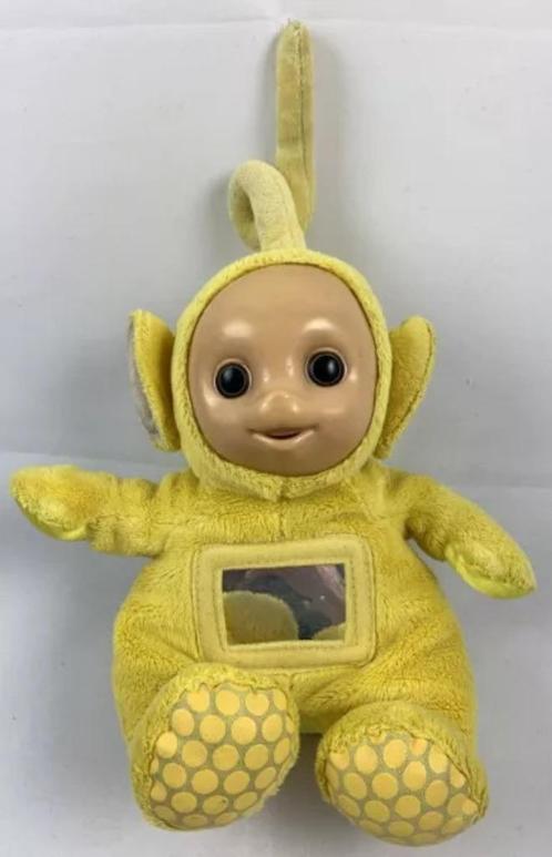 Teletubbies Tomy Laa Laa pluche knuffel figuur 30 cm velours, Kinderen en Baby's, Speelgoed | Knuffels en Pluche, Zo goed als nieuw
