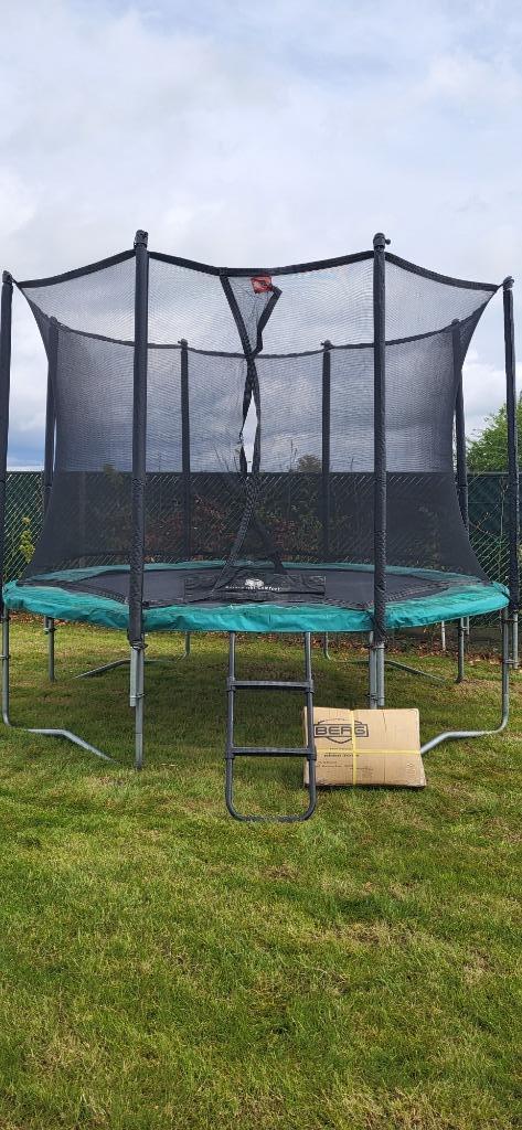 Berg trampoline 330cm, Kinderen en Baby's, Speelgoed | Buiten | Trampolines, Ophalen