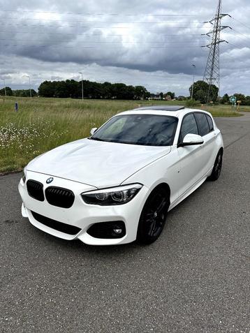 BMW 1 Serie 118i | M sport | Automaat I Pano I Full Option, Auto's, Wit, Leder, 5 zetels, 5 deurs