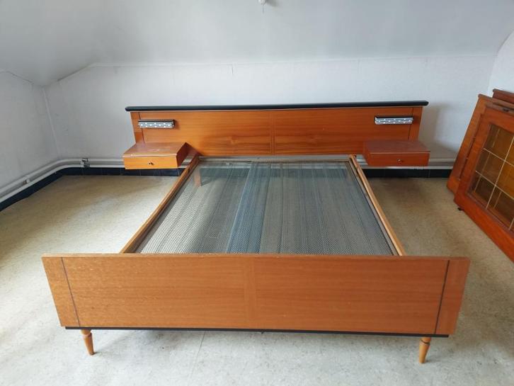 houten bed twijfelaar 140cm 1970, Huis en Inrichting, Slaapkamer | Bedden, Gebruikt, Twijfelaar, 140 cm, 200 cm, Hout, Bruin, Ophalen