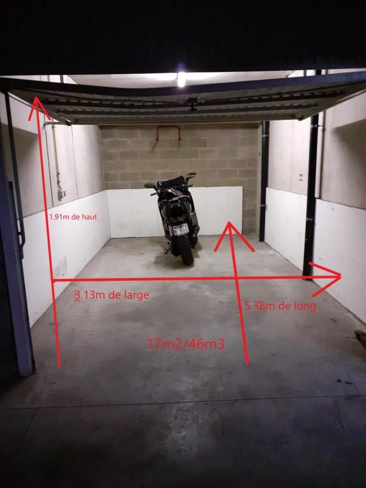 Grote box met elektriciteit en telecde, Immo, Garages en Parkeerplaatsen, Brussel