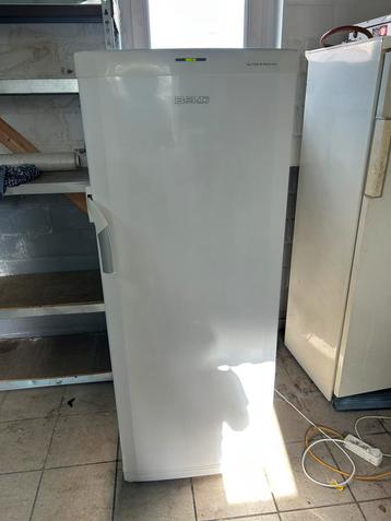 Diepvries Beko.  Als nieuw !!! Wegens verhuis rusthuis beschikbaar voor biedingen