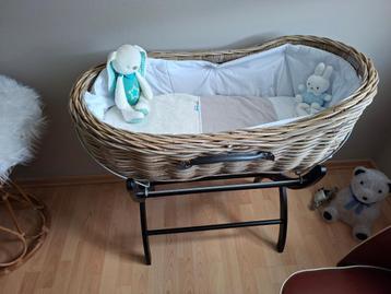 Te koop NIEUW mosesmandje met onderstel ! beschikbaar voor biedingen