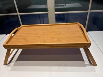 tafeltje ontbijt op bed beschikbaar voor biedingen