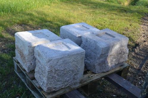 4 antieke gekapte hardstenen voeten of poeren, Tuin en Terras, Overkappingen, Ophalen
