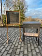 Oud schoolbureau en schoolbord, Ophalen